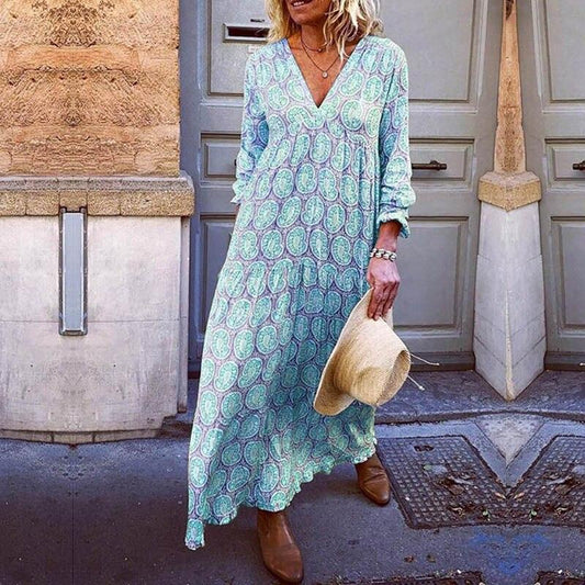 Ibiza Glamour | Trendy V-hals-kjole til kvinder med iøjnefaldende print