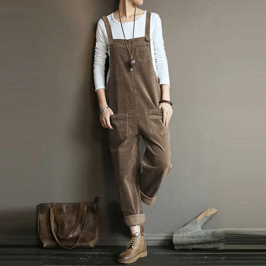 Darlene Chic | Afslappet jumpsuit i fløjlsbukser med en flatterende silhuet